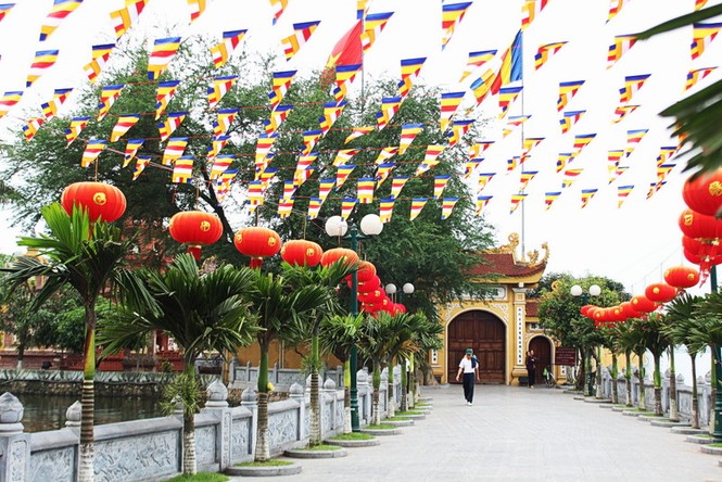 Chùa Hà Nội trang hoàng đón mừng Đại lễ Phật đản - ảnh 3